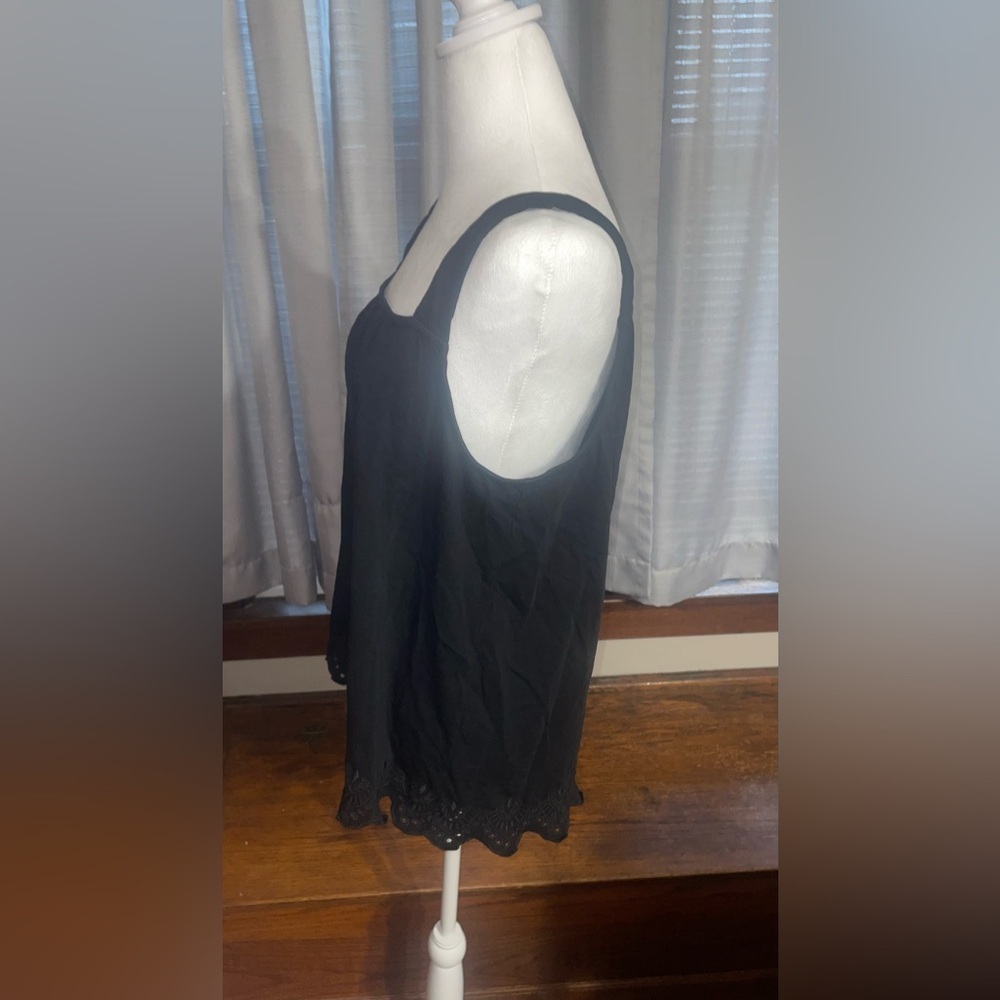 Loft Black Scalloped Tank Top *make offers* - Picture 3 of 8
